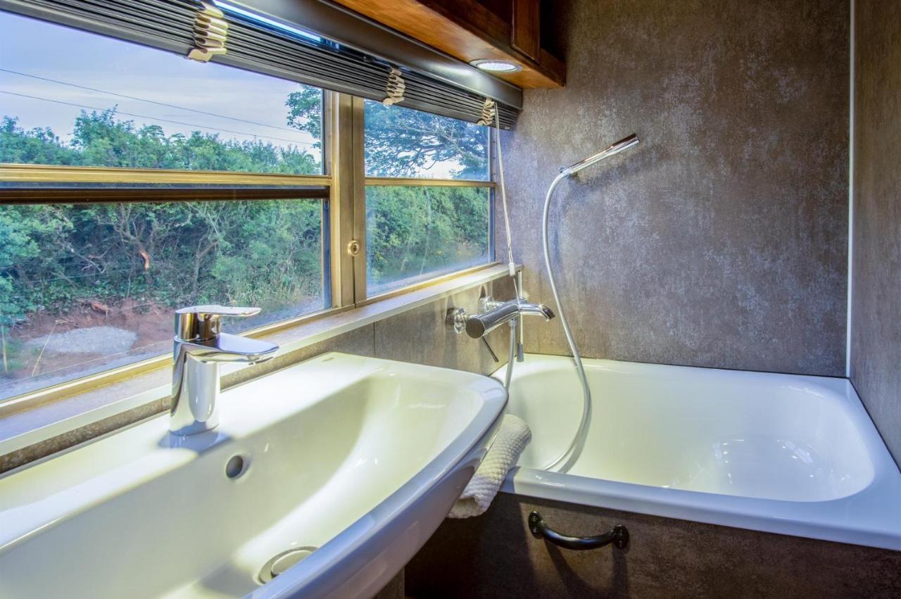 American School Bus - 1 Bedroom - Blossom Farm - Tiers Cross Johnston Exterior photo