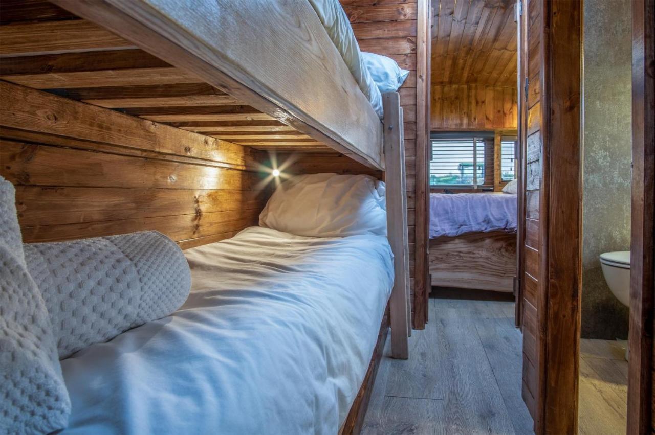 American School Bus - 1 Bedroom - Blossom Farm - Tiers Cross Johnston Exterior photo